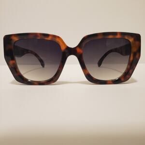 VINCE CAMUTO Oversized Square Tortoise Shell Gradient Lens Sunglasses VC1136 #2S